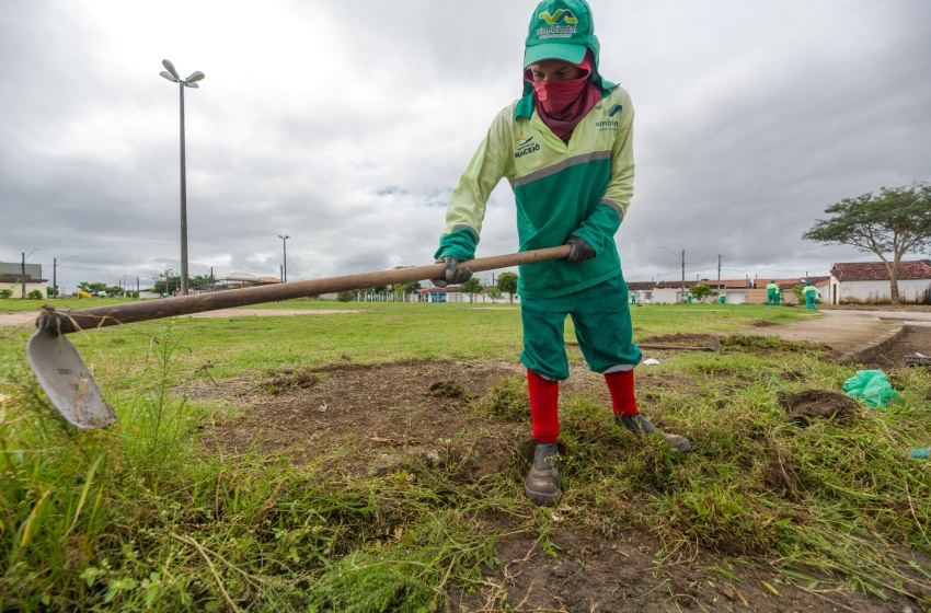 Praças da capital ganham uma cara nova com serviços da Prefeitura