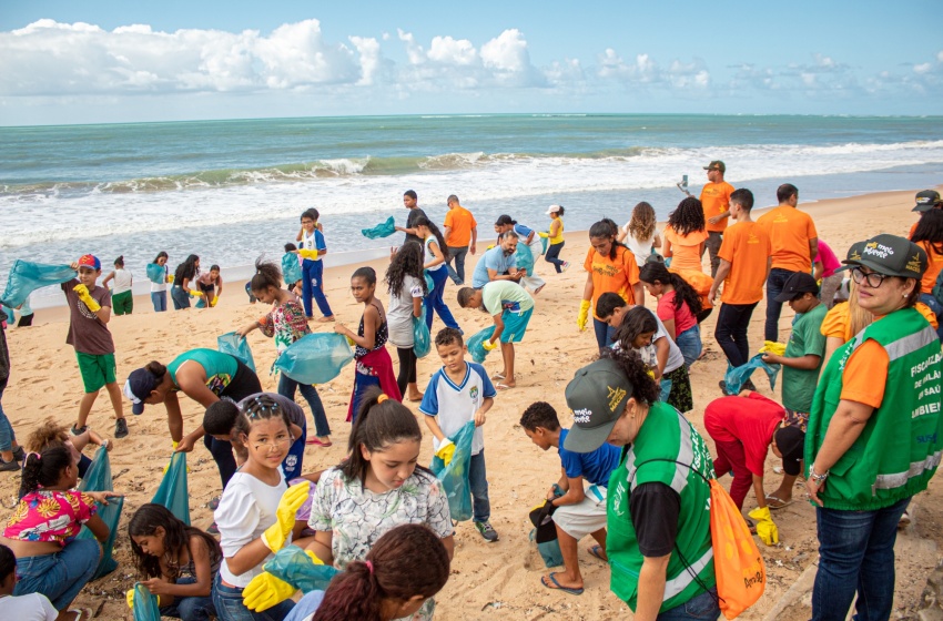 Mutirão de limpeza na Praia de Cruz das Almas recolhe mais de 80 quilos de lixo