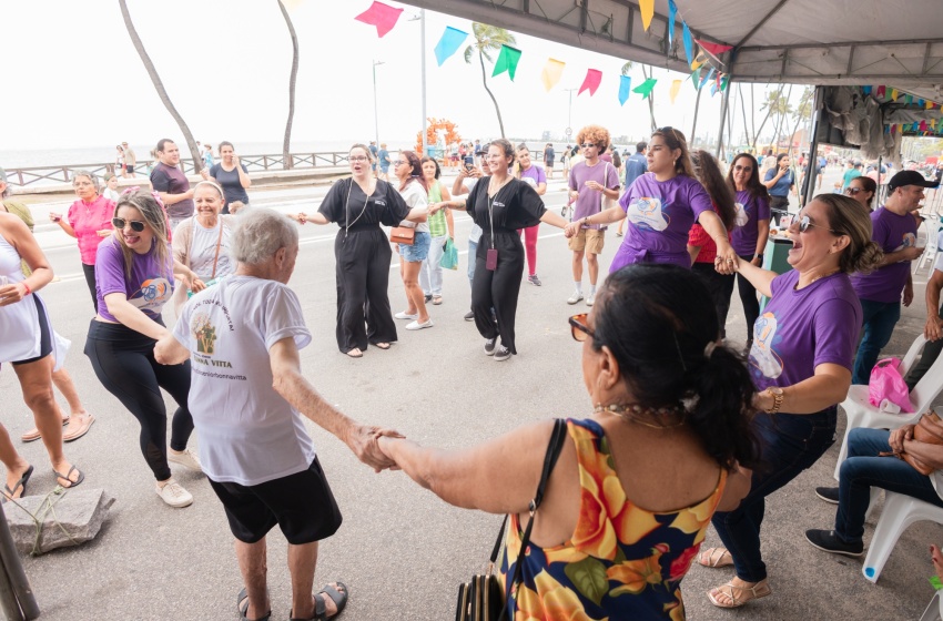 Prefeitura leva ações do Junho Violeta para a orla de Maceió