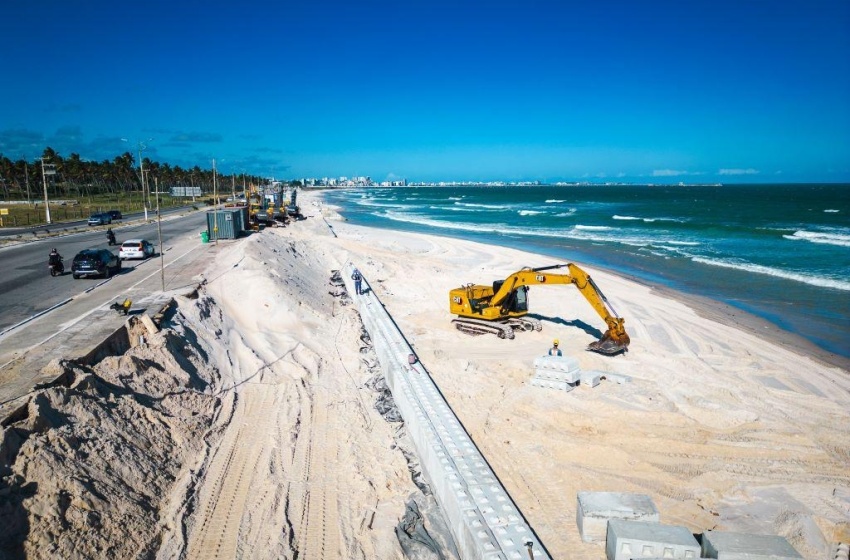 Prefeitura atende demanda histórica e autoriza contenção marítima da Praia do Sobral
