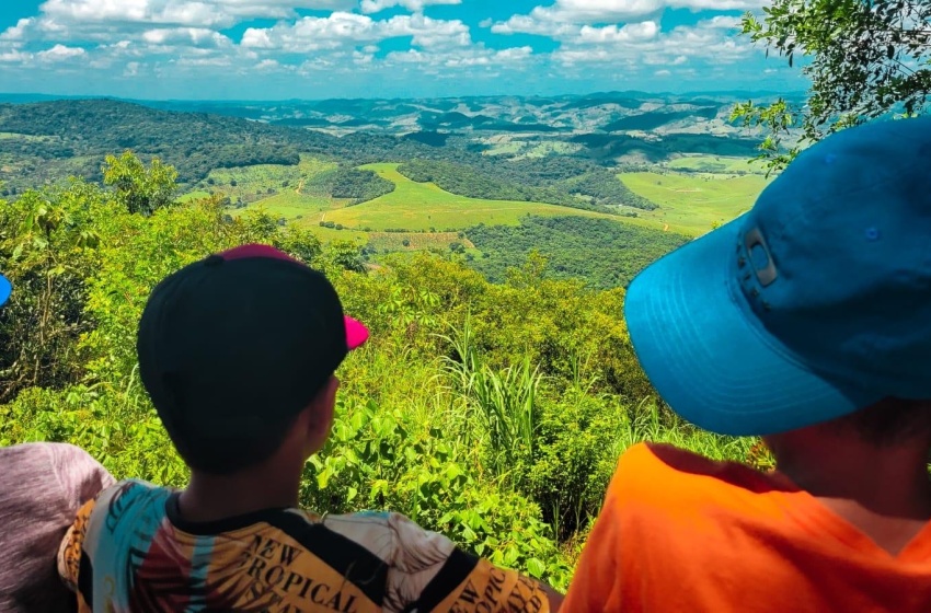 Crianças de unidades de acolhimento conhecem a Serra da Barriga