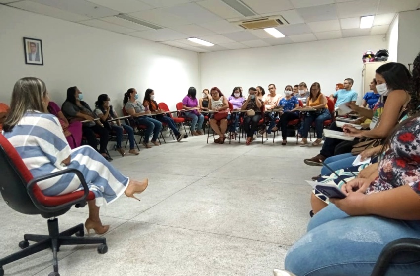 Recepcionistas fazem formação  sobre Sistema Único de Assistência Social