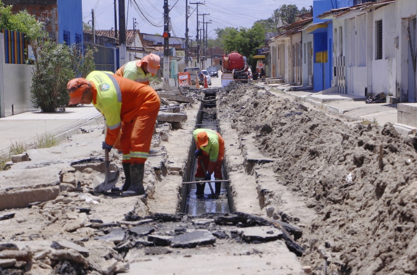 Desobstrução: redes de drenagem estavam com 150 toneladas de materiais descartados irregularmente