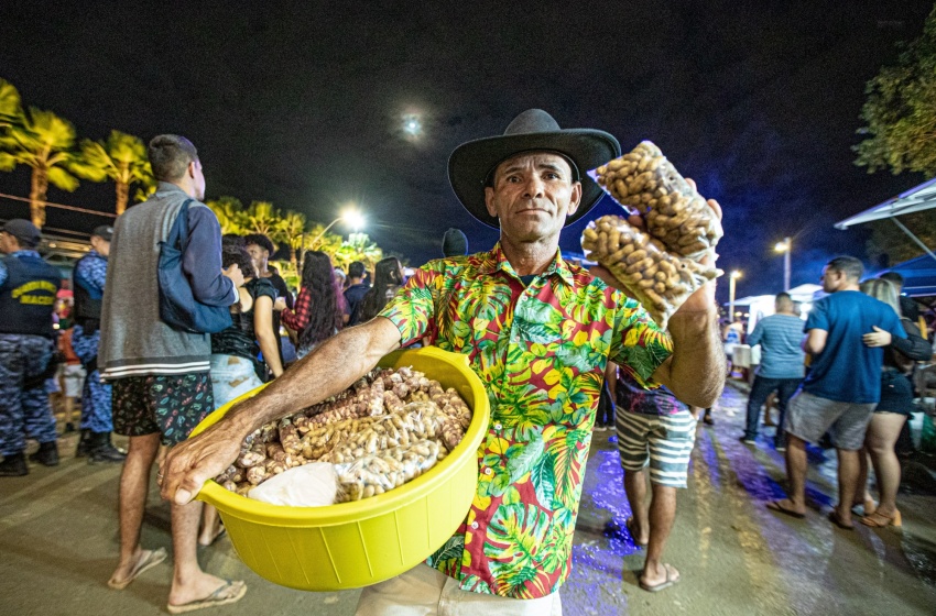 Ambulantes superam expectativas de vendas durante os shows do Forró no Biu