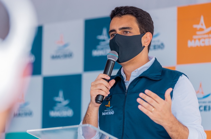 Prefeitura entrega Escola Hermínio Cardoso, em Fernão Velho, totalmente revitalizada nesta terça