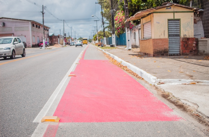 Maceioenses ganham nova faixa exclusiva para bicicletas nas avenidas Fernandes Lima e Menino Marcelo