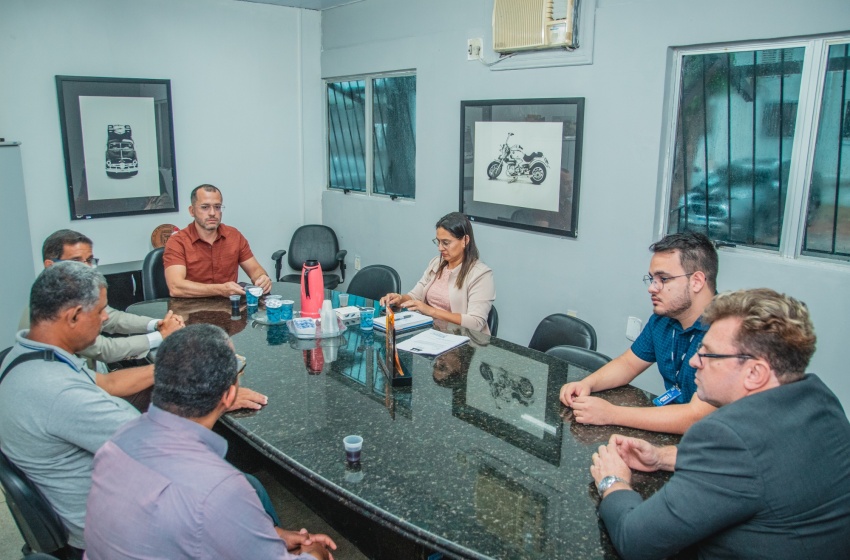 SMTT recebe representantes da Associação dos Cegos de Alagoas para tratar acessibilidade no transporte público