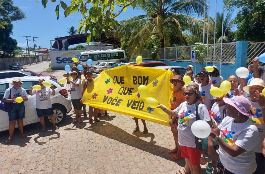 Grupos de Idosos dos Cras de Maceió e Satuba têm dia de lazer em Guaxuma