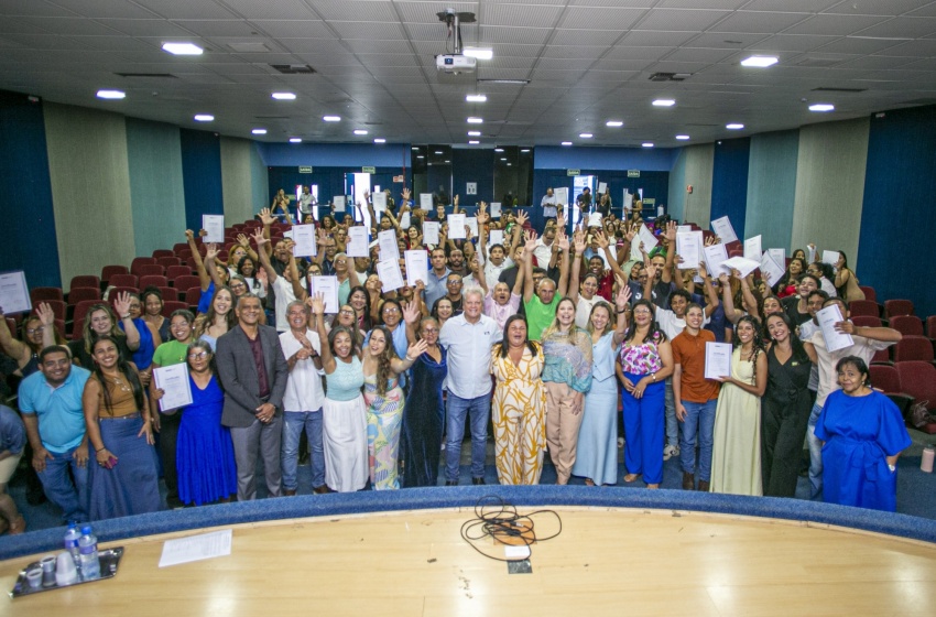 Acessuas Trabalho entrega certificados de conclusão de cursos de qualificação profissional