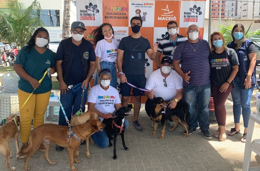 Prefeitura visita Feira de Adoção e anuncia política pública para causa animal