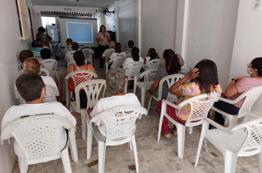 Cras Área Lagunar promove palestra sobre importância da respiração para grupo de idosos