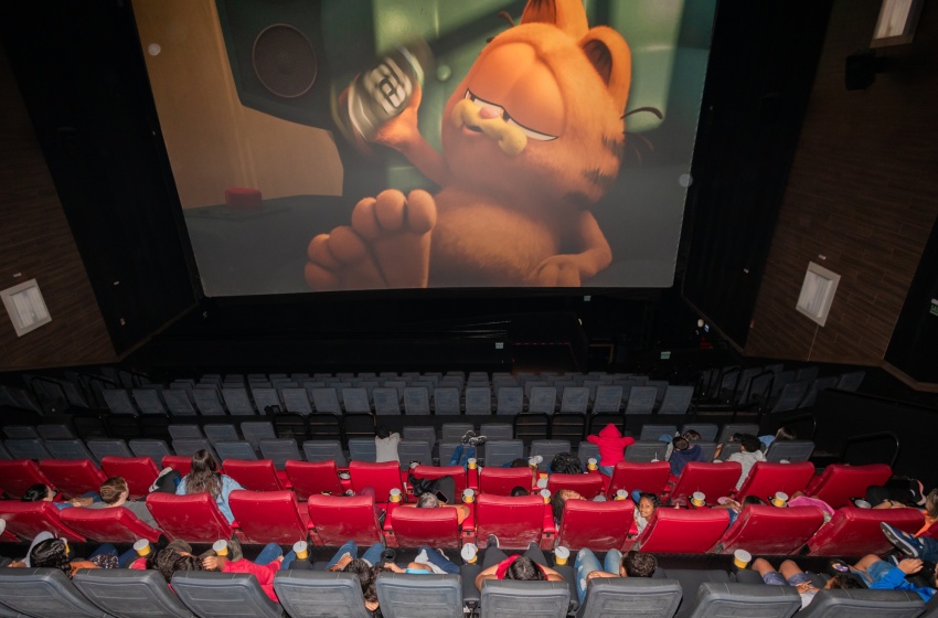 Crianças celebram Dia de Combate à Exploração Sexual Infantojuvenil no cinema