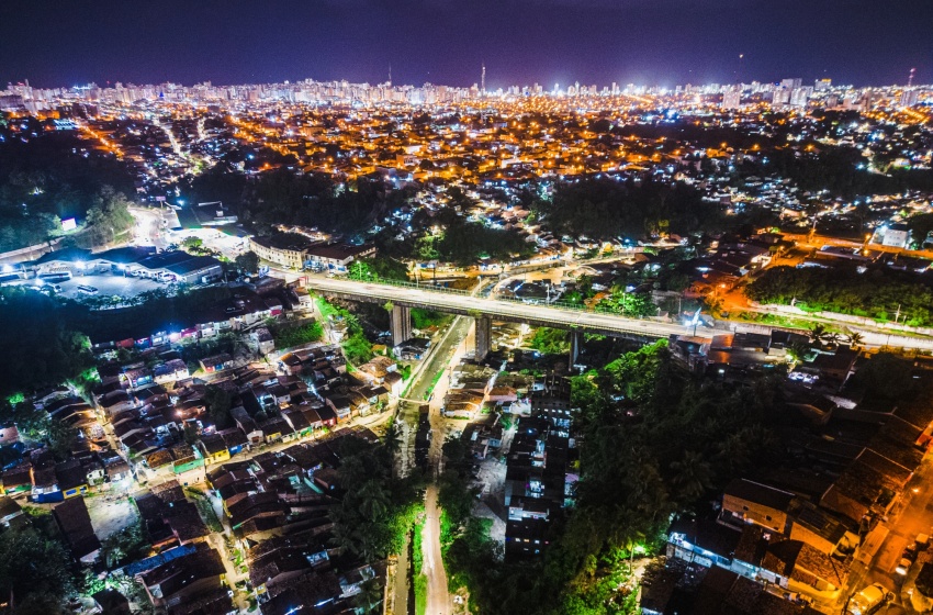 Moradores do Reginaldo têm vida transformada com chegada de iluminação pública