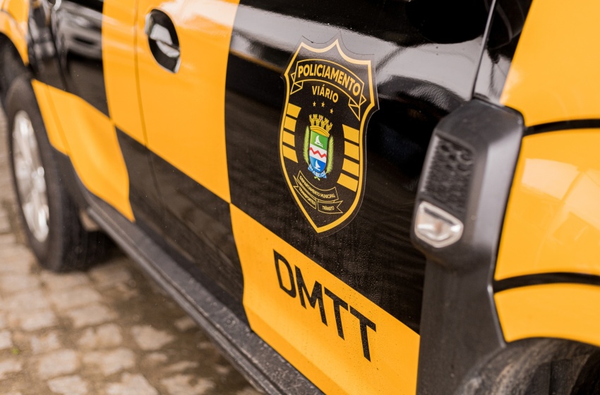 Agentes do DMTT escoltam gestante em trabalho de parto durante patrulhamento