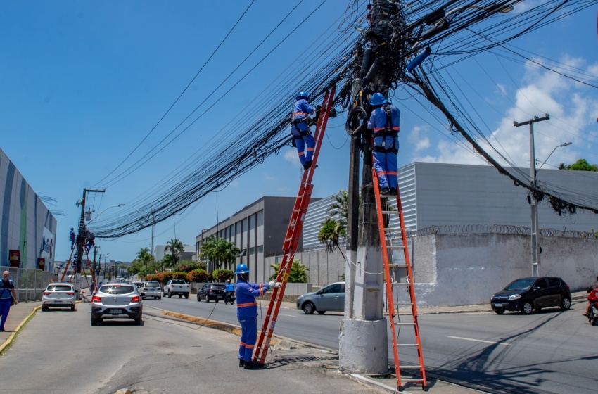 Projeto Poste Limpo chega a quatro grandes avenidas de Maceió