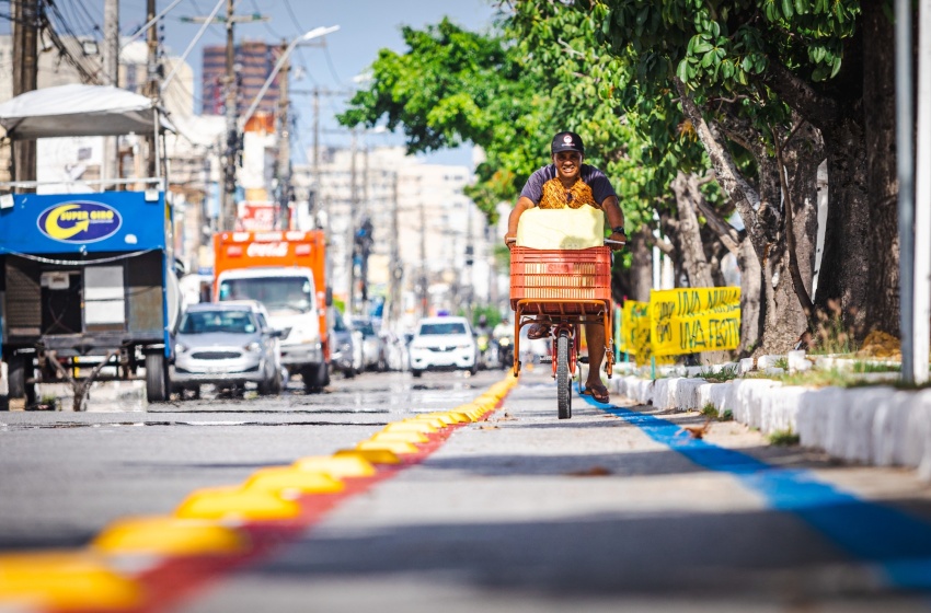 Prefeitura implanta ciclofaixa no Trapiche da Barra