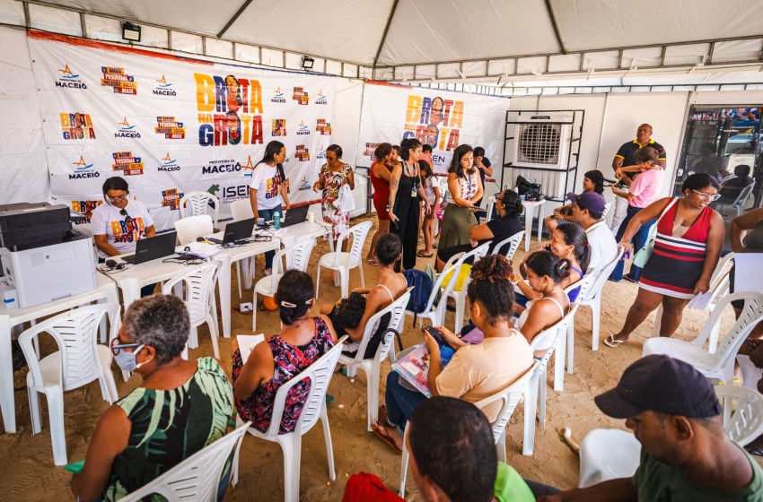 Moradores do Novo Mundo recebem atendimentos do Brota na Grota
