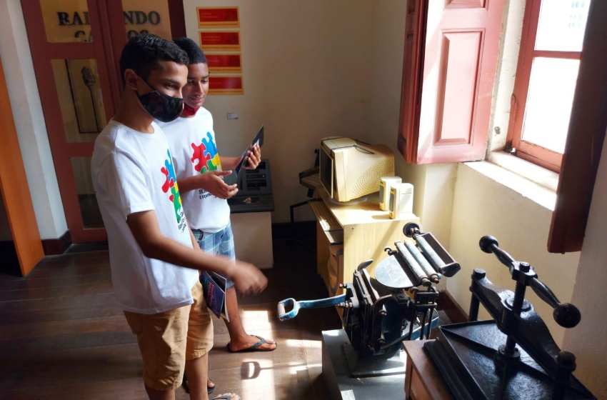 Crianças e adolescentes do Serviço de Convivência visitam Museu da Imagem e do Som de Alagoas