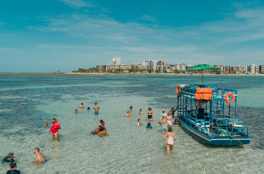 Famílias preferem Maceió e turista gasta mais na cidade do que em outros destinos