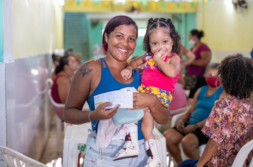 Famílias desabrigadas e desalojadas começam a receber auxílio-moradia
