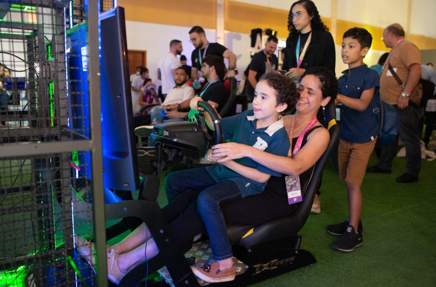 De barbearia a games e massagem: visitantes aproveitam serviços da Prefeitura no Trakto Show