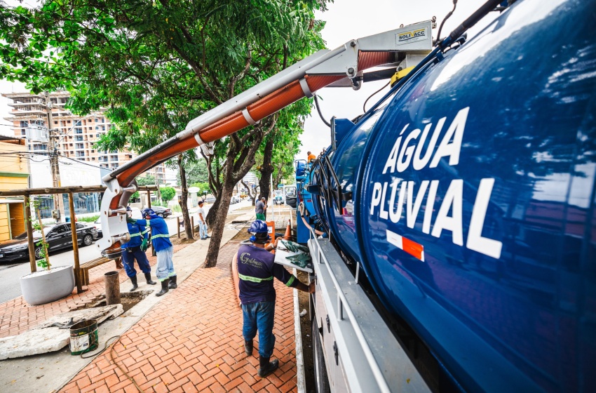 Avenida Amélia Rosa recebe mutirão de limpeza em galerias de águas pluviais