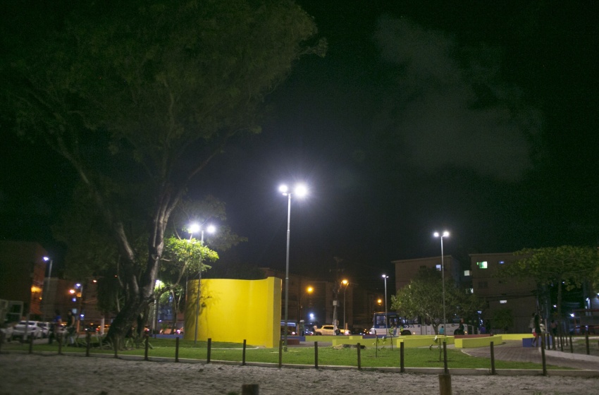 Praça da Bíblia ganha nova iluminação com tecnologia em LED na Jatiúca
