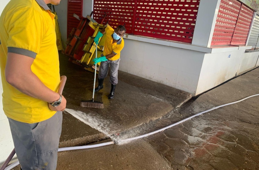 Mercado da Produção recebeu mutirão de limpeza nesta segunda (18)