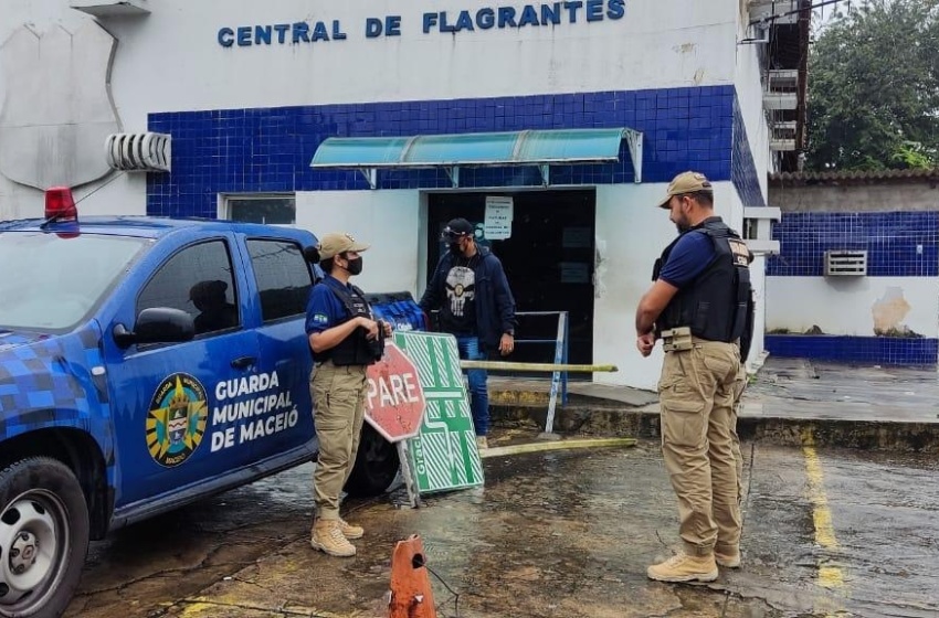 Guarda Municipal prende jovem após furto de placas de trânsito
