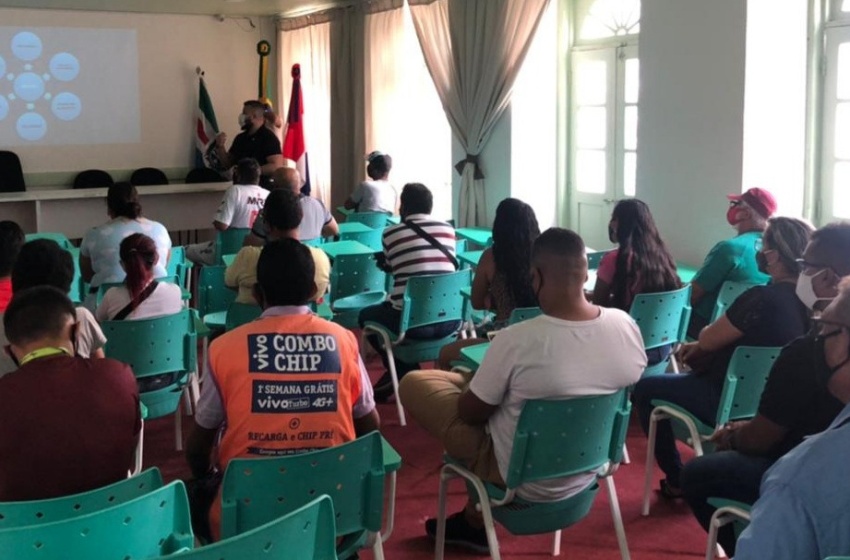 Prefeitura e ambulantes discutem ordenamento do Centro de Maceió