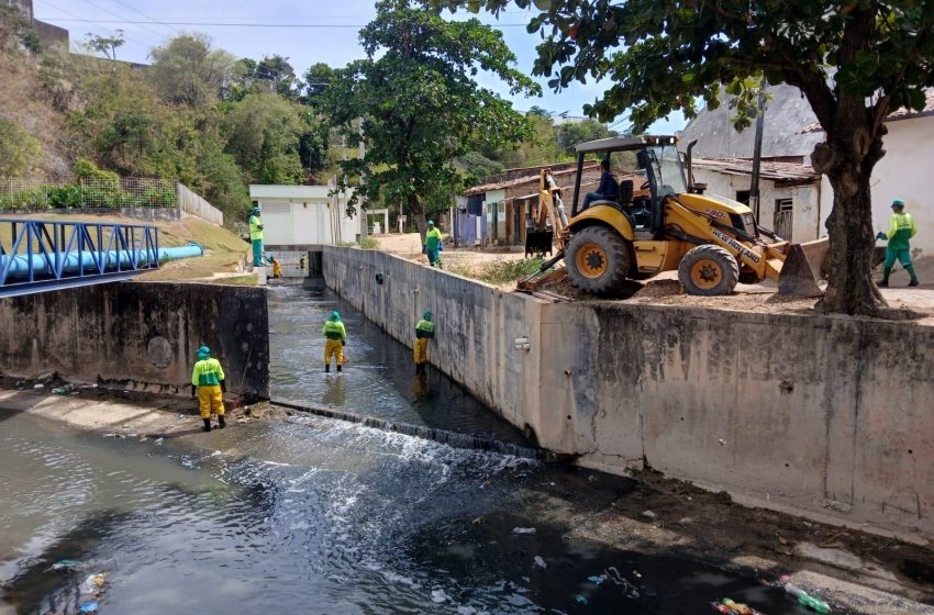 Autarquia de Limpeza Urbana intensifica trabalhos em Canal do Vale do Reginaldo