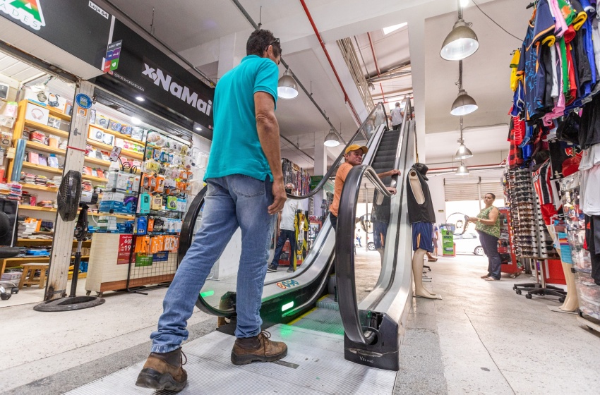 Prefeitura investe nos equipamentos públicos e lojistas usam estratégias para atrair consumidores