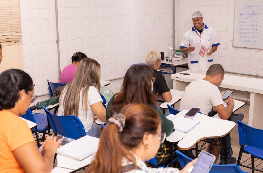 Mais de 600 alunos iniciam cursos profissionalizantes pelo Emprega Jovem
