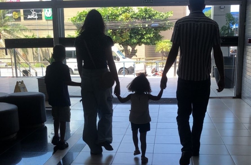 Primeira Família Acolhedora de Maceió recebe casal de irmãos