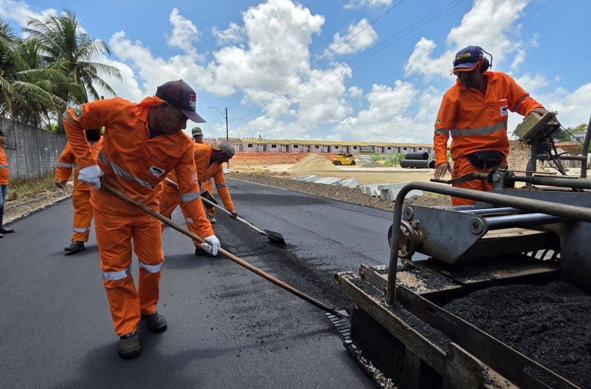 Prefeitura conclui último trecho de pavimentação da Av. Senador Arnon de Melo