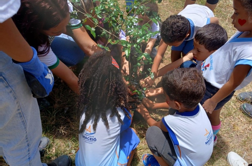 Alunos de CMEI na Pitanguinha são beneficiados por ações do Projeto Arborizar é Massa