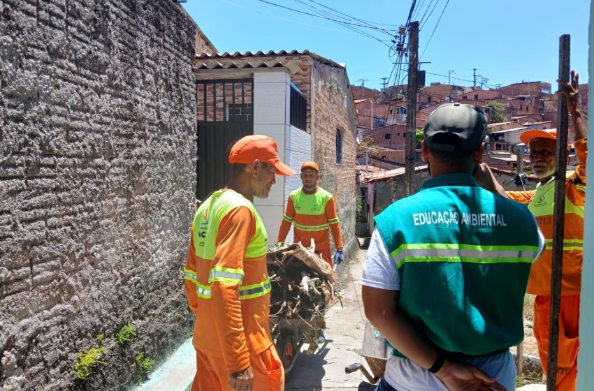 Alurb intensifica orientações sobre descarte em córrego da Vila do Ary