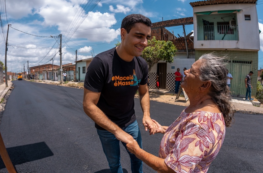 Andamento das obras de pavimentação na Travessa Brasília, no Tabuleiro do Martins