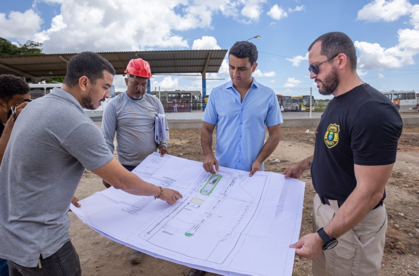 Prefeitura vistoria obras de terminais de ônibus do Eustáquio Gomes e Village Campestre