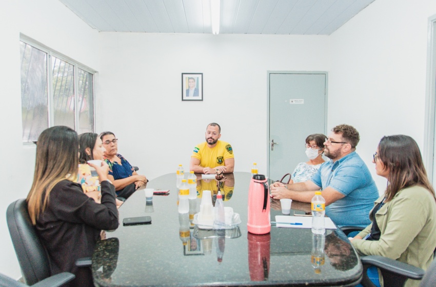 SMTT entrega cartões de identificação de pessoas com fibromialgia para vagas especiais em estacionamentos