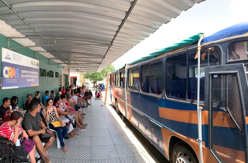 Unidade móvel do Cadastro Único atende moradores do Clima Bom e Levada