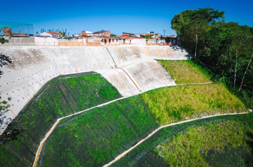 Prefeitura entrega contenção de encosta no Morada dos Palmares