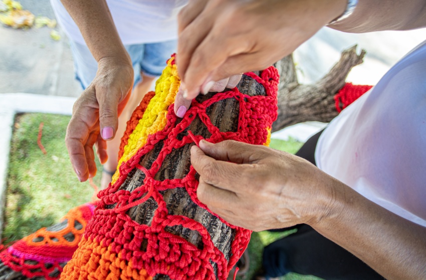 Encontro de artesãs celebra Dia Mundial do Crochê