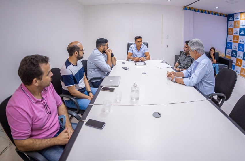 Prefeitura se reúne com a BRK e cobra responsabilidade da empresa sobre transtornos causados pelas obras em Maceió