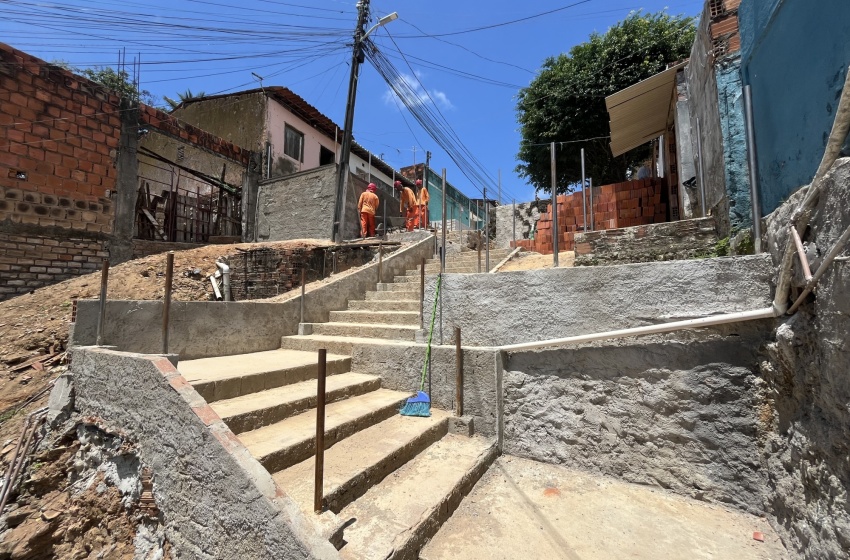 Brota na Grota: ações de infraestrutura transformam vidas com a construção de novas escadarias