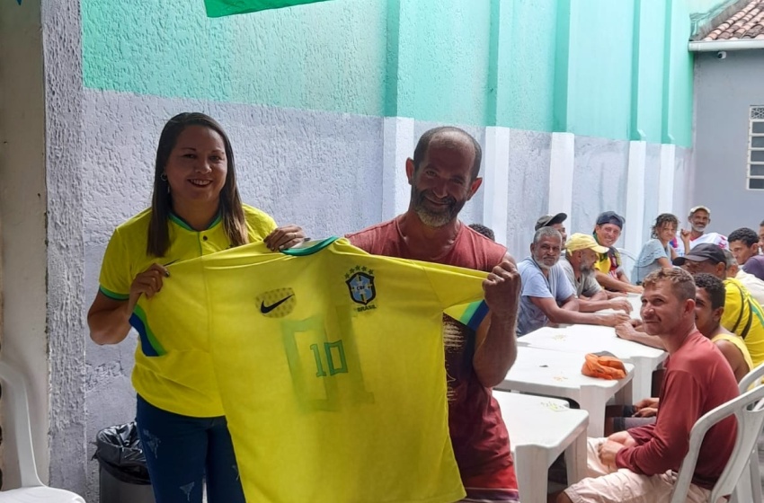 Centro Pop II promove bingo em clima de Copa do Mundo para usuários
