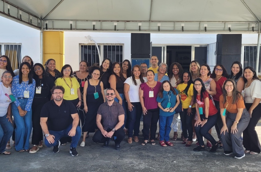 Reunião orienta assistentes sociais sobre emissão do Cartão Vamu Especial