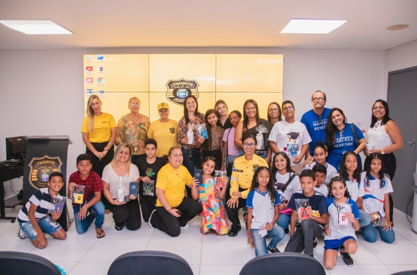DMTT encerra Semana Nacional do Trânsito com entrega de prêmios para vencedores de concurso de redação