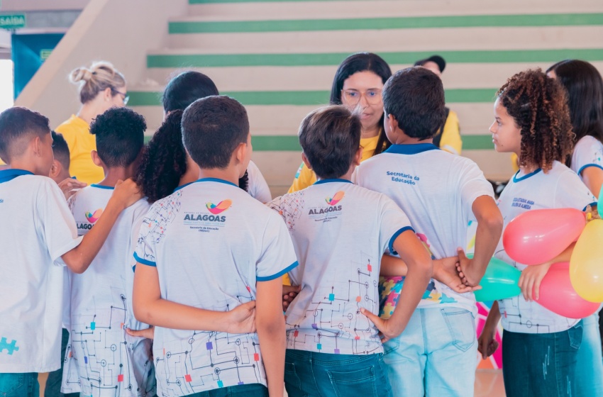 SMTT incentiva práticas esportivas em escola pública
