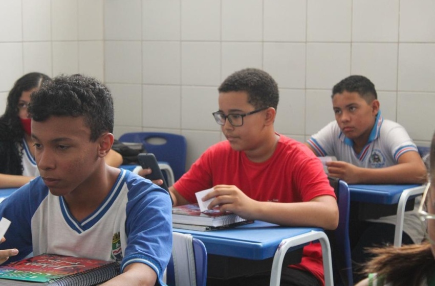 Alunos participam de pesquisa que coleta dados para indicadores de qualidade da Educação
